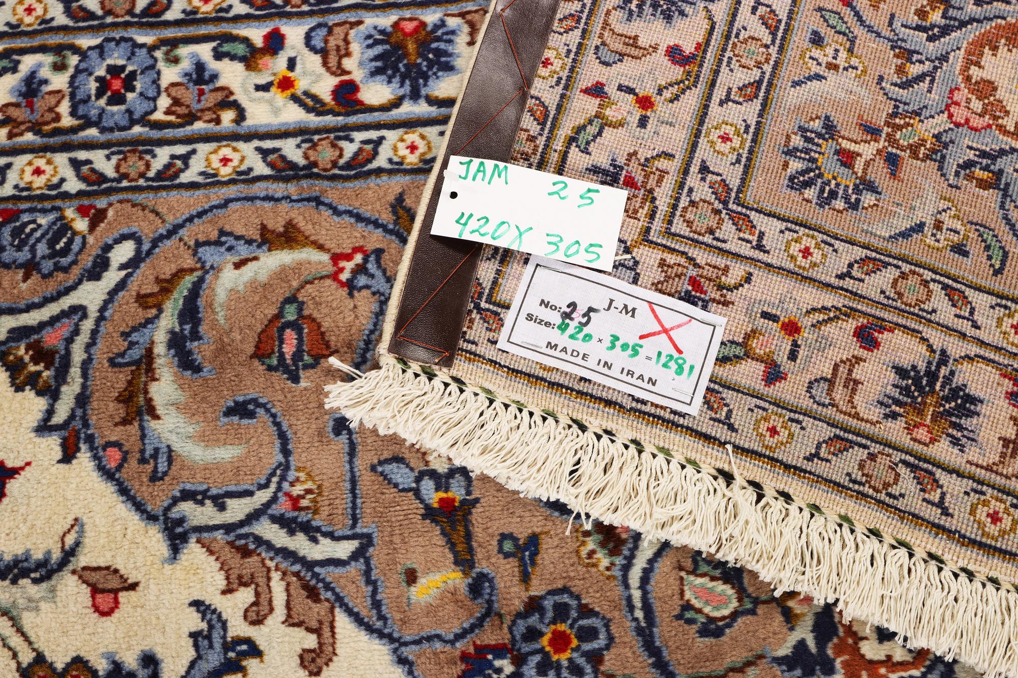 Matta, Keshan, ca 420 x 305 cm.