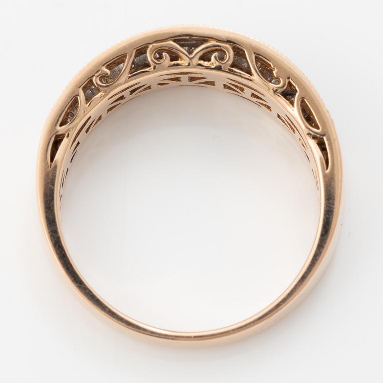 14K rose gold ring with round brilliant-cut diamonds.