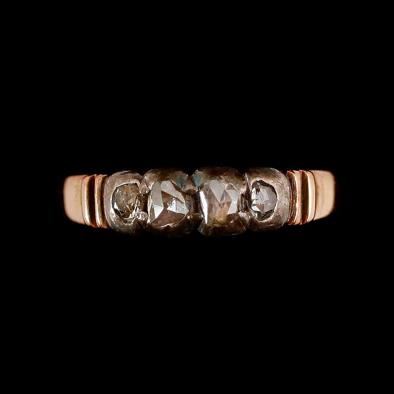 RINGAR, 2 st, 18 och 23 k guld, 1833 och 1902. Total vikt ca  6 gram.