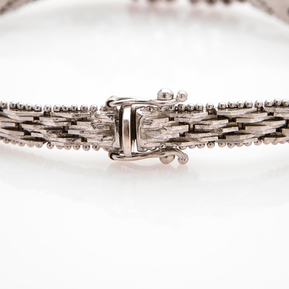 Bracelet, 18K white gold with cabochon-cut and brilliant-cut diamonds.