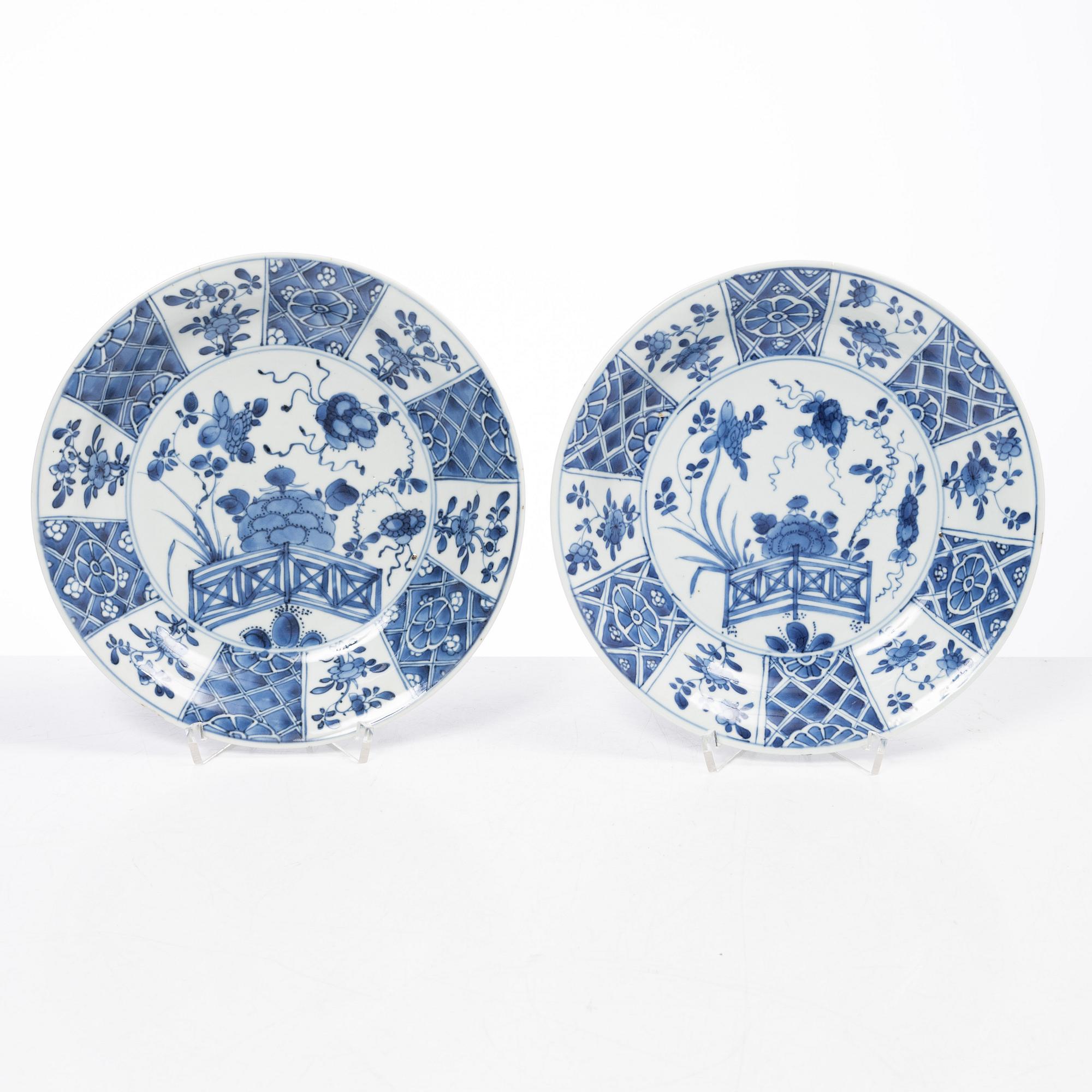 Tallrikar, fyra stycken, porslin. Qingdynastin, 1700-tal.