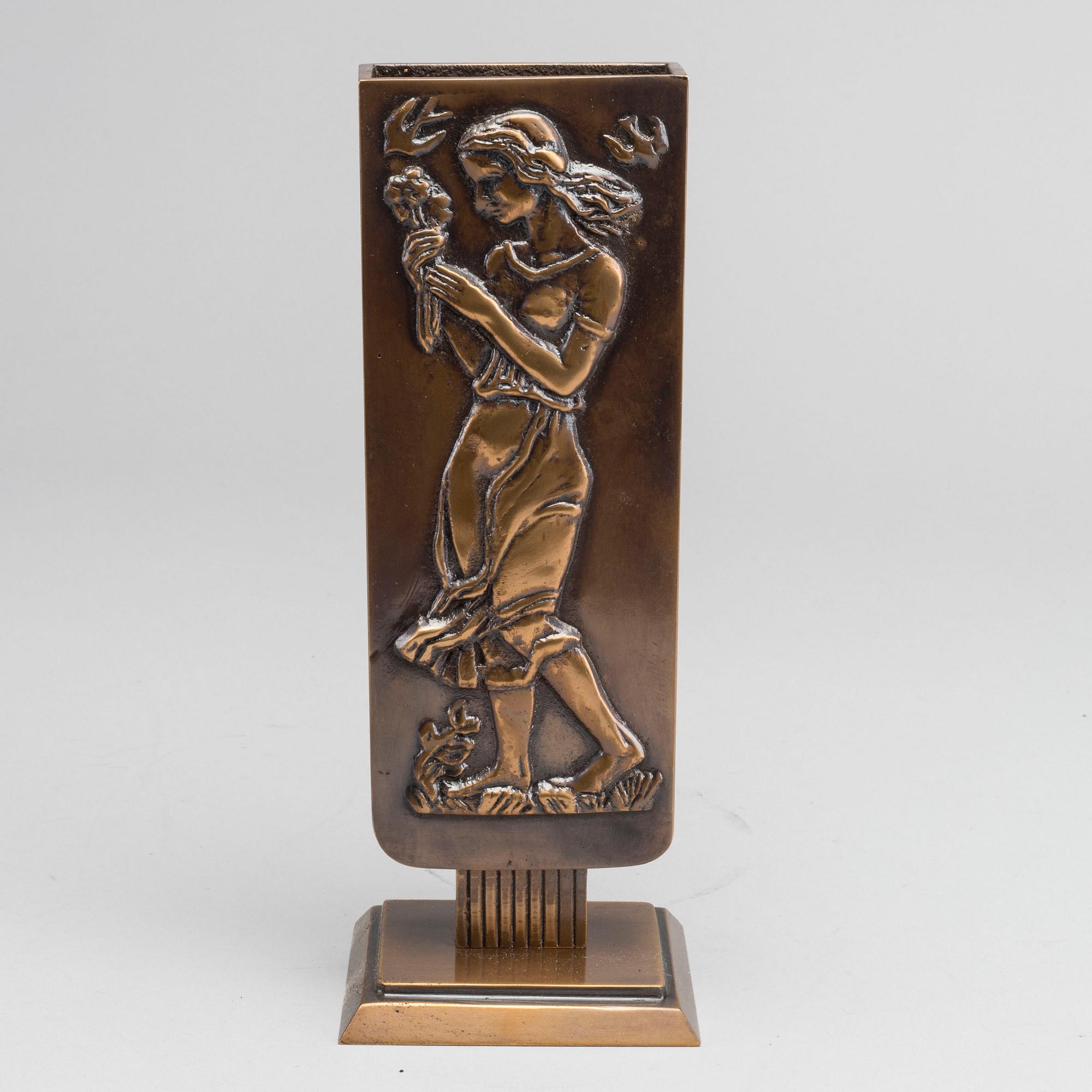 A OSCAR ANTONSSON VASE.