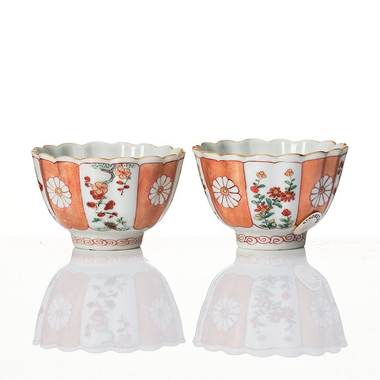 A pair cups with stands, Qing dynasty, Kangxi (1662-1722).