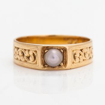 Otto Roland Mellin, An 18K gold ring with a cultured pearl. Helsinki 1885.