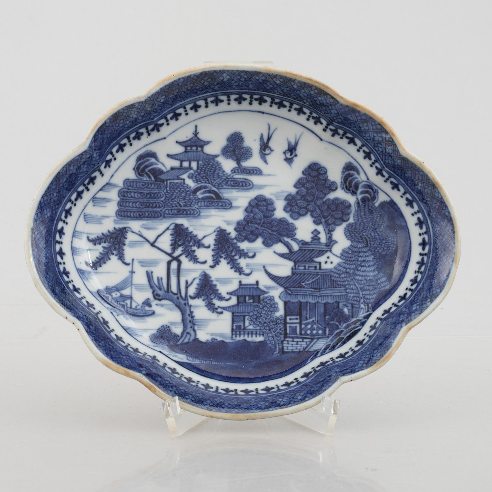 Six pieces of blue and white porcelain, China, Qing dynasty, late 18th-19th century.