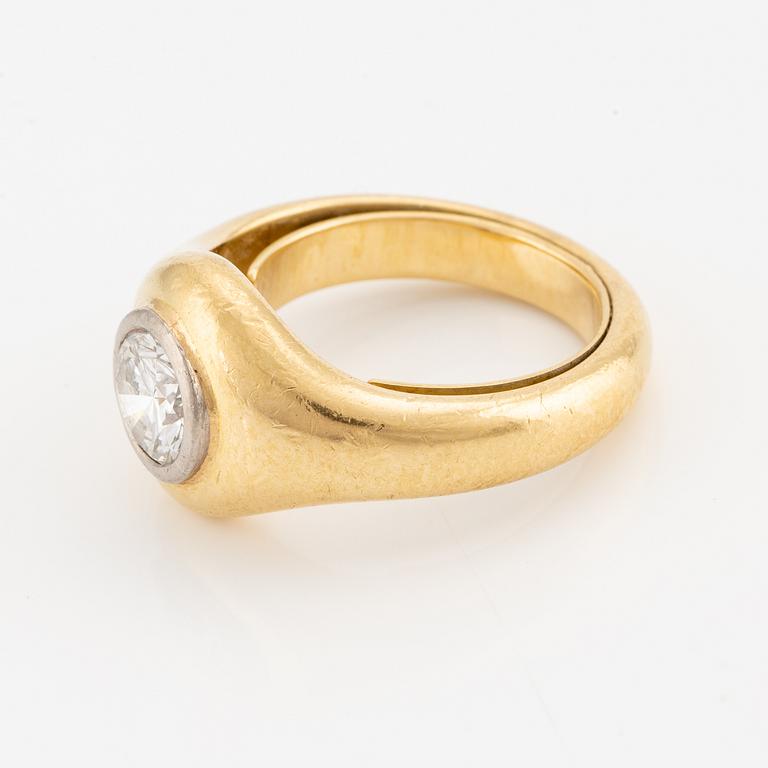 Ring, 18K gold with a brilliant-cut diamond approximately 1.20 ct.