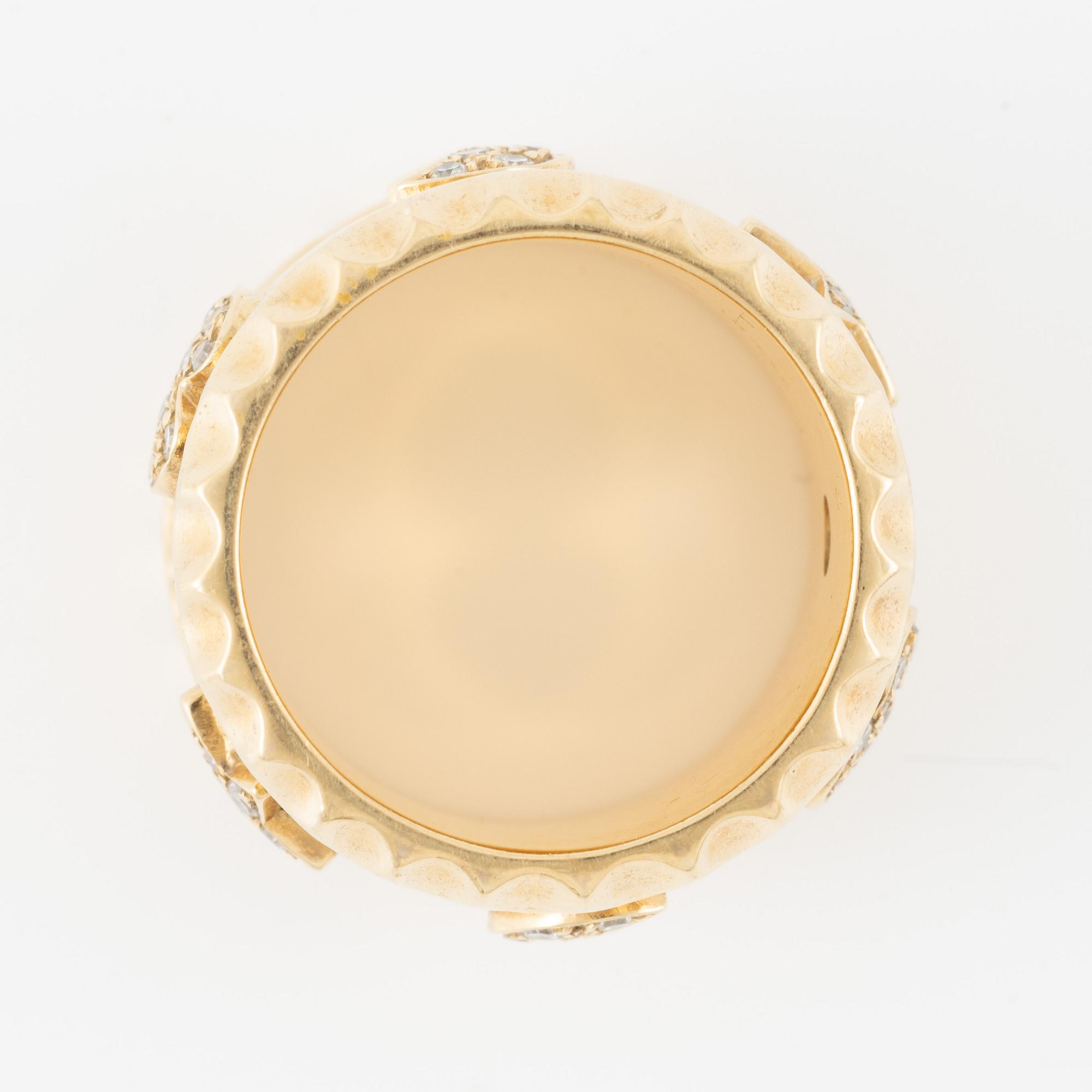 Ring in 18K gold with eight-cut diamonds, decorated with stars, hearts, and moons.