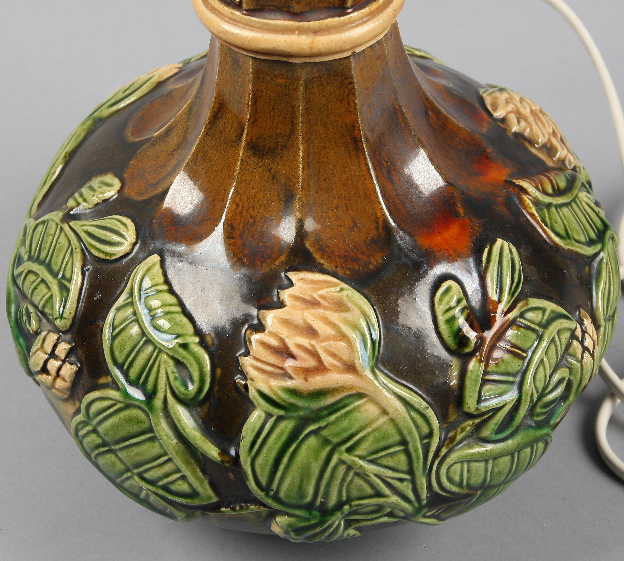 LAMPFOT, majolika, Höganäs, 1800-talets andra hälft.