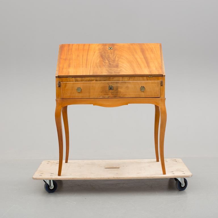 SEKRETÄR, gustaviansk stil, 1900-tal.