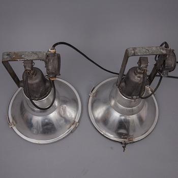 TEOLLISUUSVALAISINPARI, merkityt Idman P3-29. 1900-luku. Korkeus 59 cm.