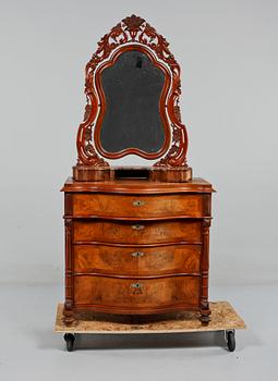 SPEGELBYRÅ, nyrokoko, 1800-talets andra hälft.