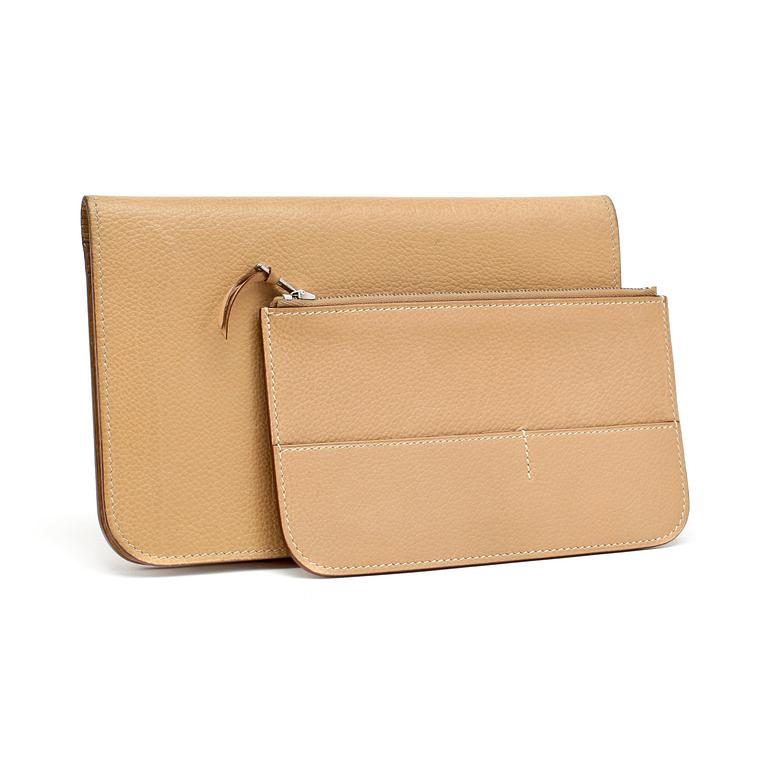 HERMÈS, a beige leather wallet, "Dogon".