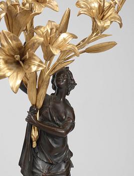 KANDELABRAR, för två ljus, ett par. Frankrike, 1700-talets slut. Louis XVI.