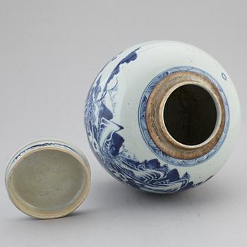 A large blue and white jar with cover, Qing dynasty, Qianlong (1736-95).