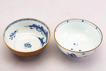 A set of 2 bowls, 2 plates and 2 cups and 2 saucers China Qianlong.