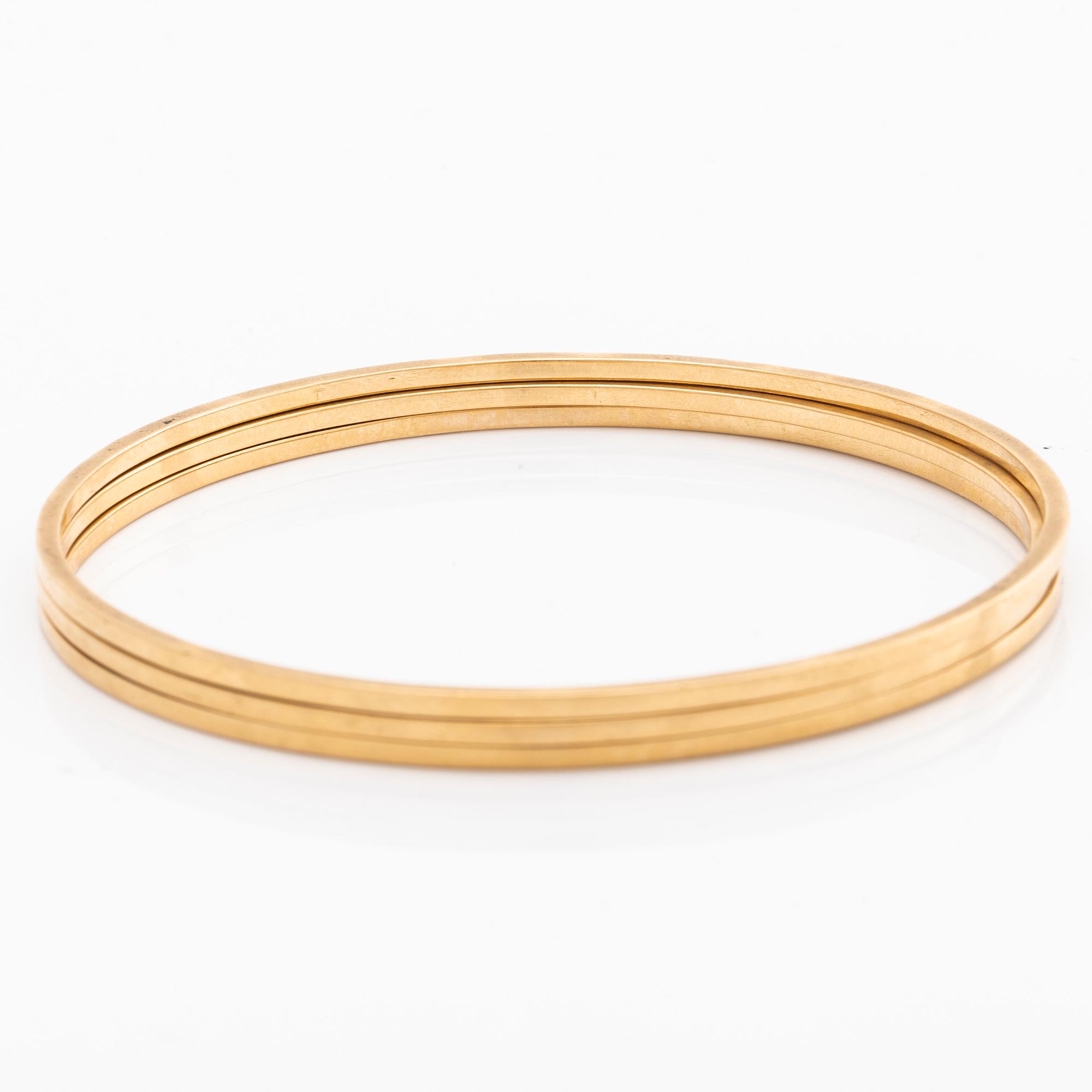 BANGLES, 3 identical, 18K gold,  inner circumference approx 19 cm, no opening mechanism.