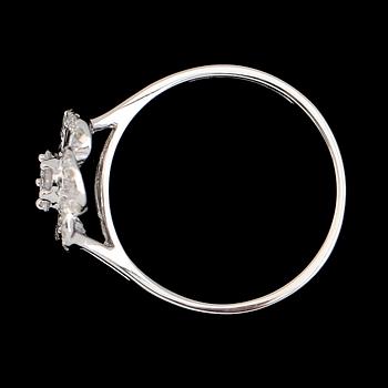 RING, 18K vitguld, diamanter tot ca 0.35 ct.