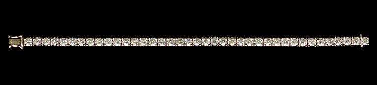 A brilliant cut diamond line bracelet, tot. 10.18 cts.