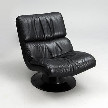 YRJÖ KUKKAPURO, AN ARMCHAIR. Saturnus. Manufactured by Haimi, 1970s.