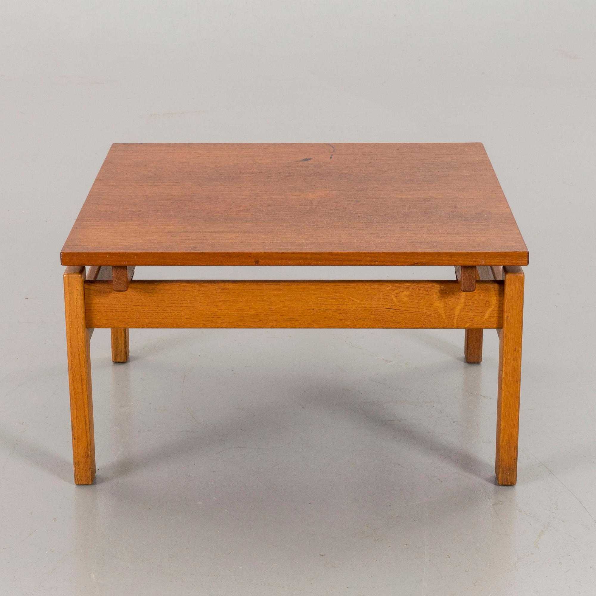 YNGVE EKSTRÖM, "Domino" fåtöljer ett par samt bord för Swedese 1960-tal.