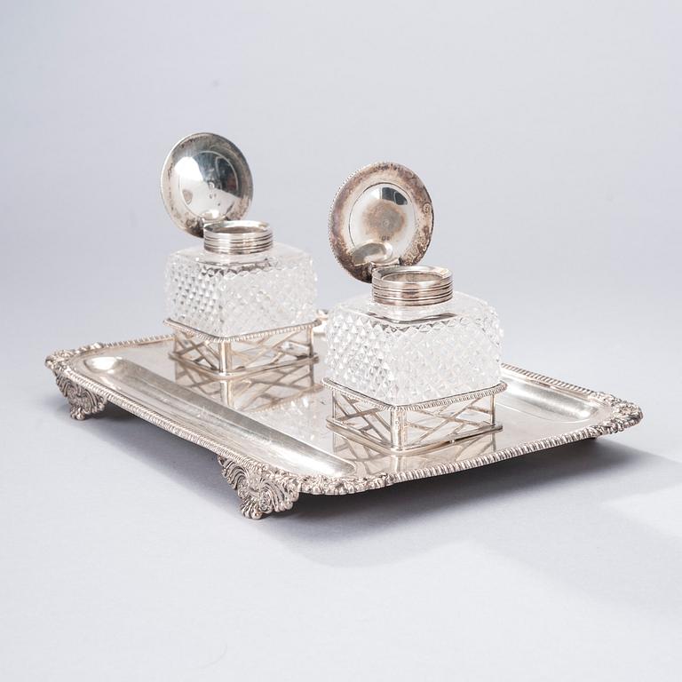 BLÄCKSTÄLL, sterling silver och glas, Walter & John II Barnard, London 1888-89.