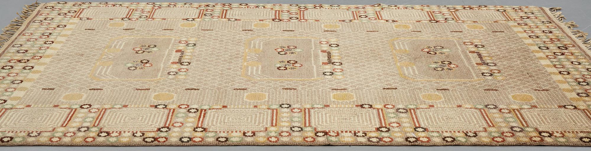 Barbro Nilsson, matto, "Krabban, grå", knotted pile, ca 272-277 x 178,5-183 cm, signed AB MMF BN.