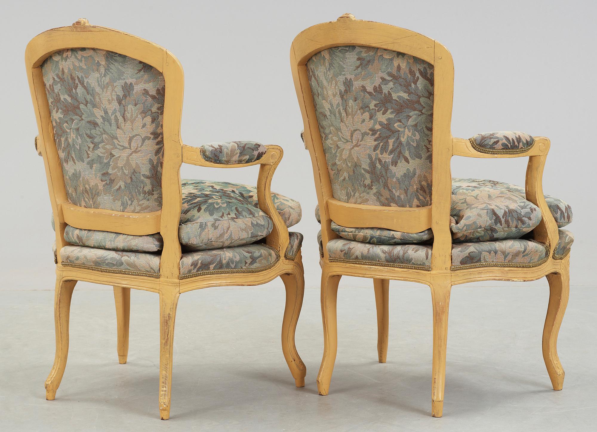 KARMSTOLAR, ett par, rokokostil, 1800-tal.