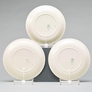 STIG LINDBERG, 12 creamware 'Löja' plates, from Gustavsberg, 1948-1962.