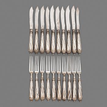 9. A set of twenty 18th century silver knifes and forks, unidentified marks.