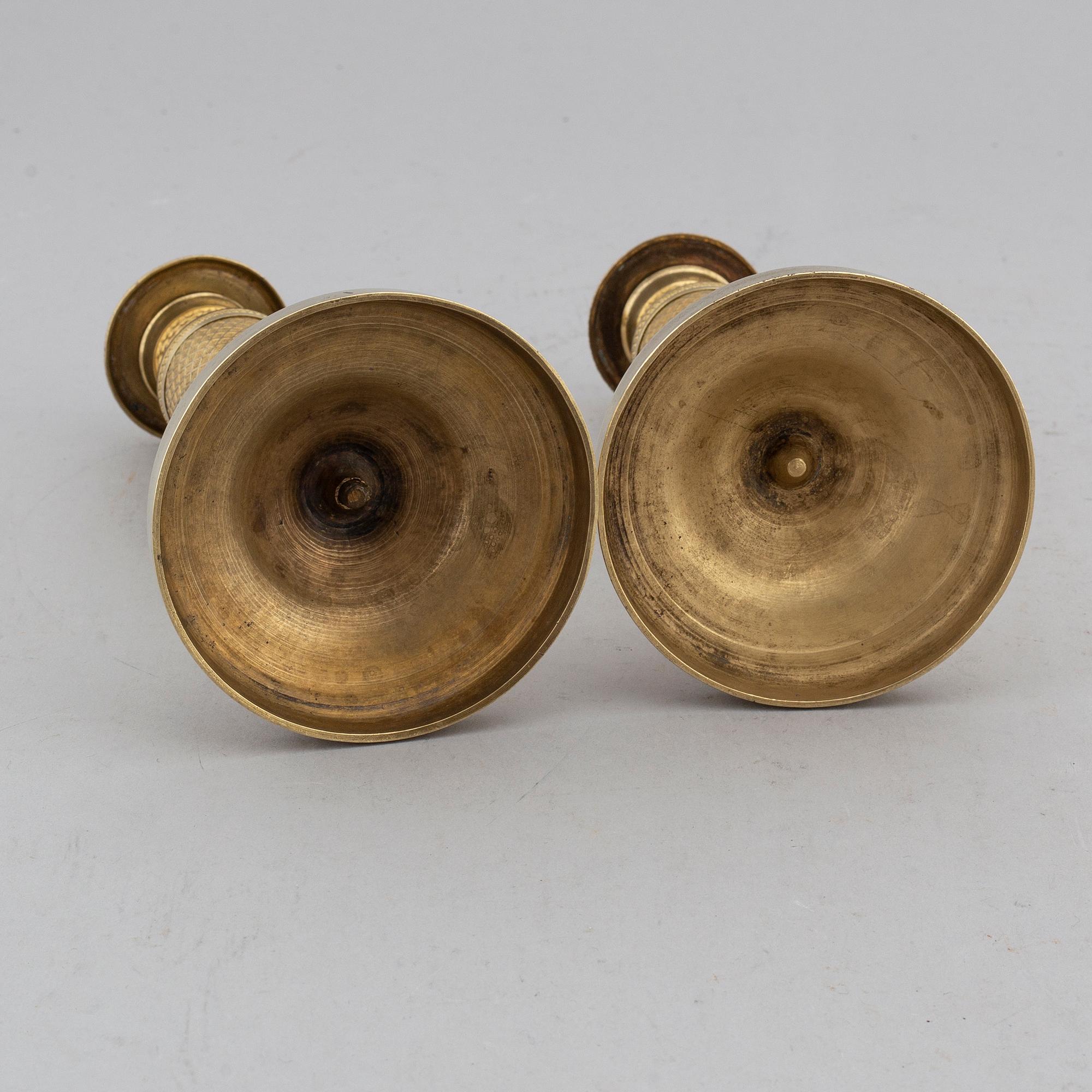 LJUSSTAKAR, ett par, förgylld brons, empire, 1800-talets första hälft.