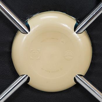 Arne Jacobsen, stolar, 6 st, "Sjuan", Fritz Hansen. 1900-talets slut.