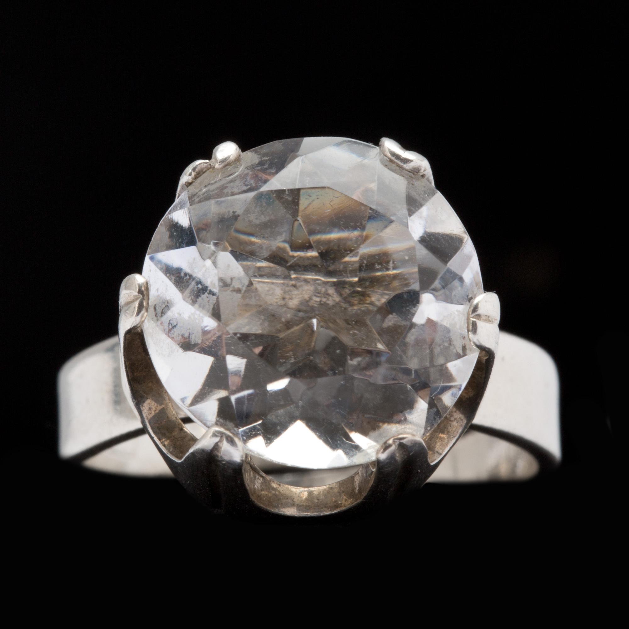 ARMRING SAMT RING, sterling silver med bergkristall. Totalvikt ca 17 g.