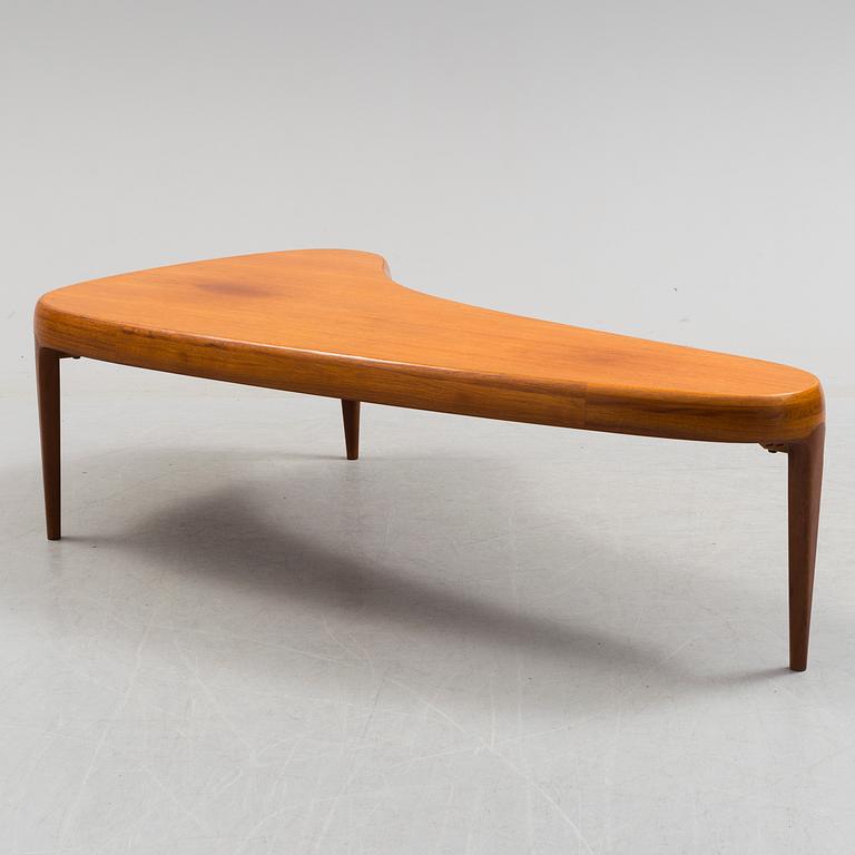 A coffee table by JOHANNES ANDERSEN, soffbord, "Capri", Trensum.