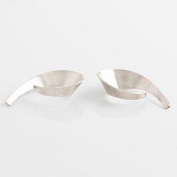 Tone Vigeland a pair of earrings, "Slynge/Sling" sterling silver, Norway.