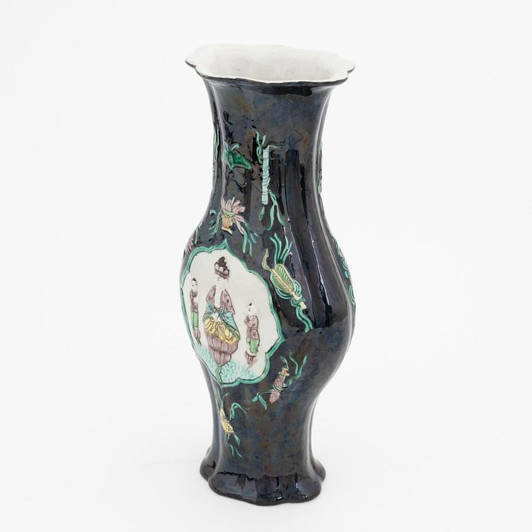 A famille noir bisquit porcelain Vase, Samson, late 19th century.