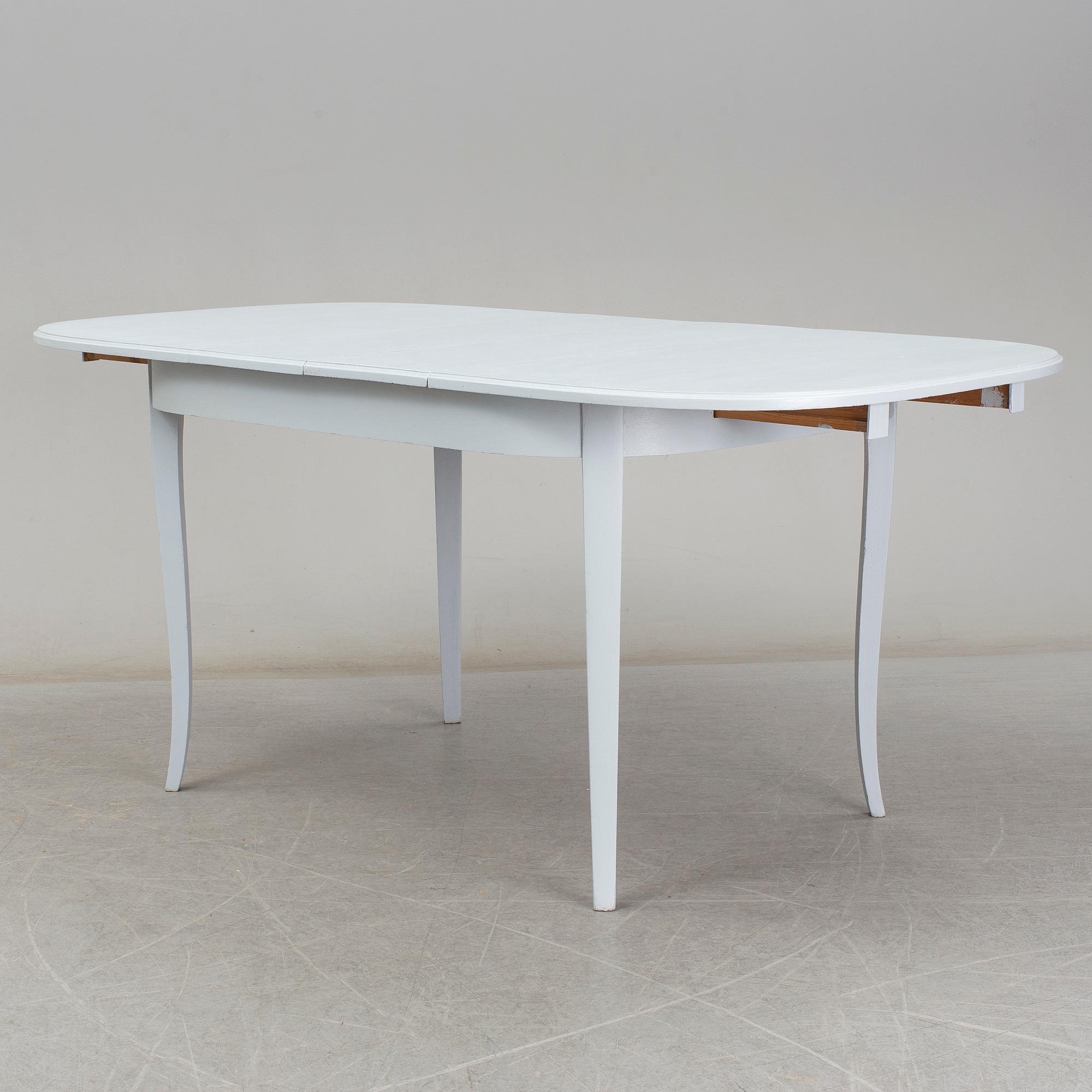 A first half of the 20th century dining table.