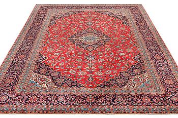 A Kashan carpet, c. 403 x 292 cm.