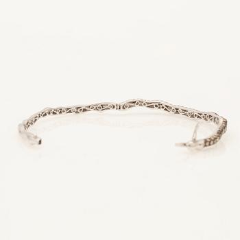 Bracelet, set with brilliant-cut diamonds and white gold.
