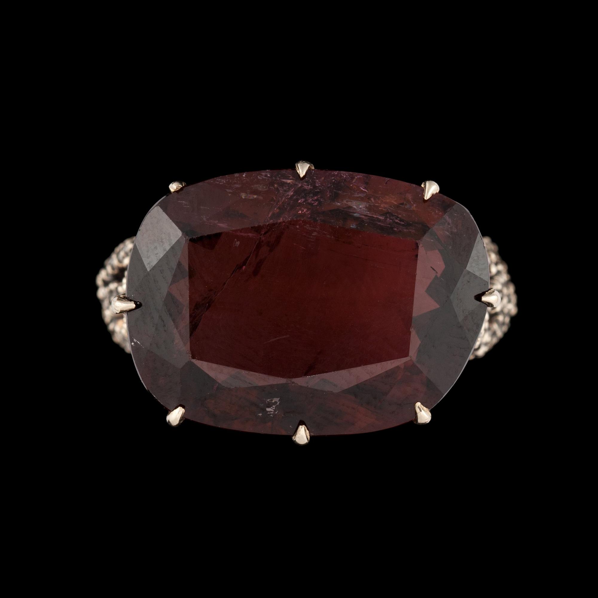 RING, H. Stern, turmalin ca 19 ct och briljantslipade diamanter, tot. ca 1 ct.