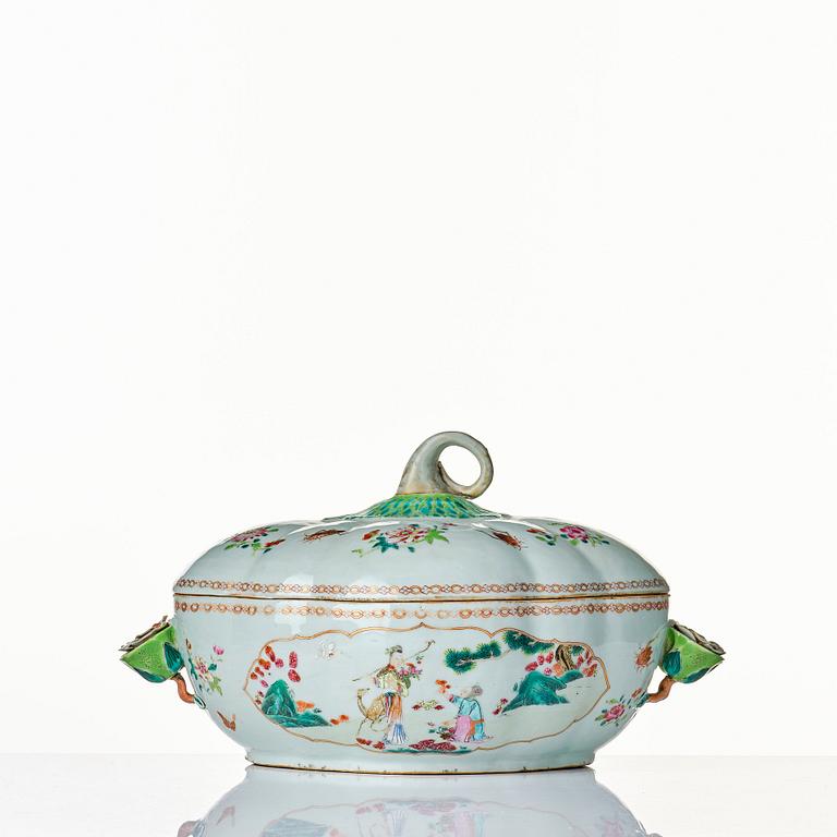 A famille rose tureen with cover and stand, Qing dynasty, Qianlong (1736-95).