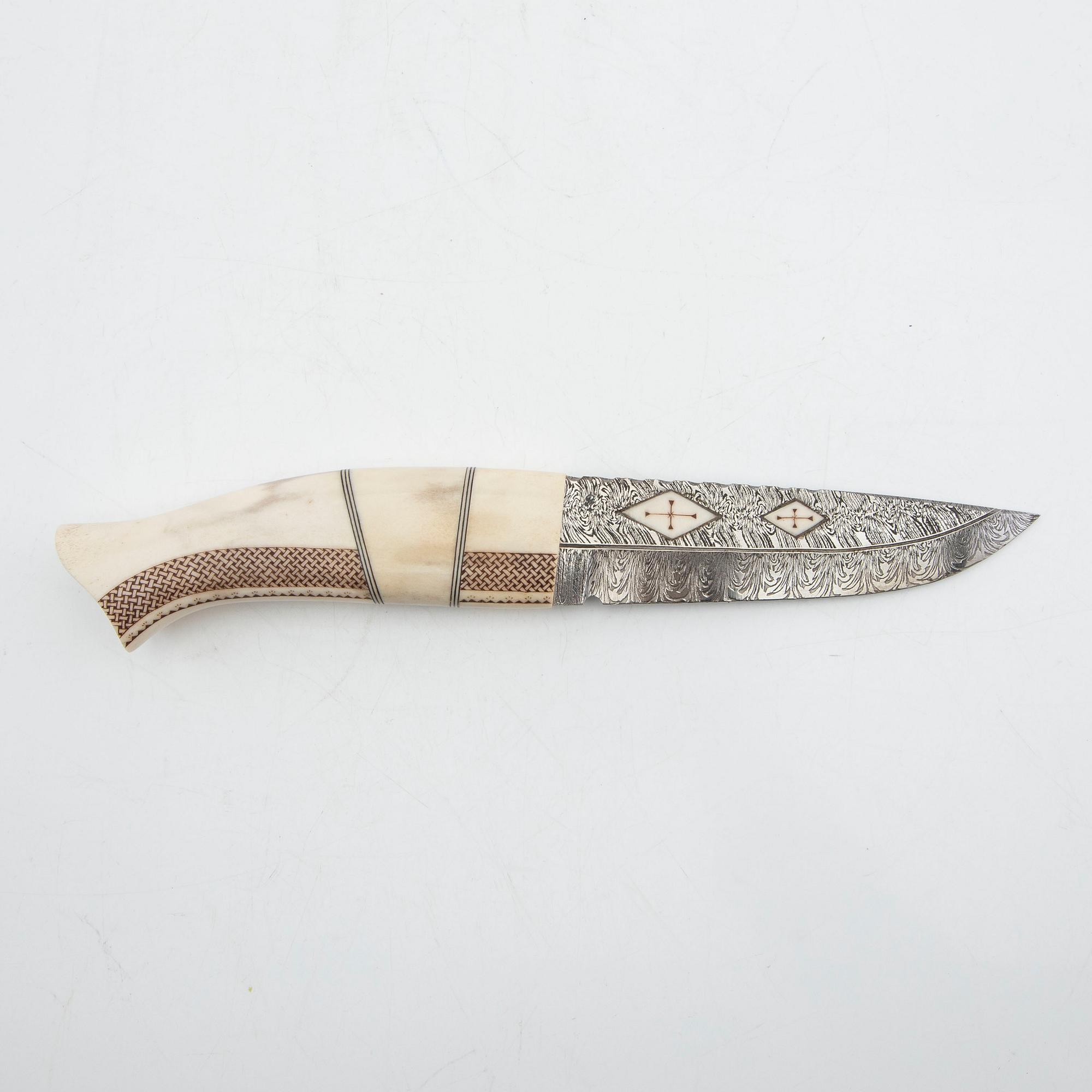 Stefan Groth i Valbo, halvhornskniv signerad 2009.