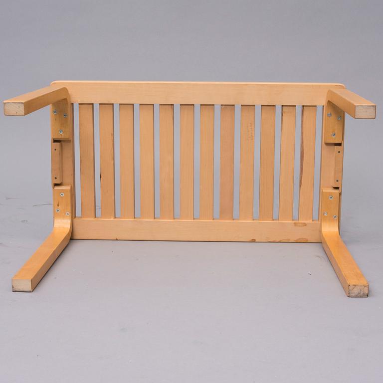 RITILÄPENKKI, malli 153B, Alvar Aalto, Artek. Suunniteltu 1945.