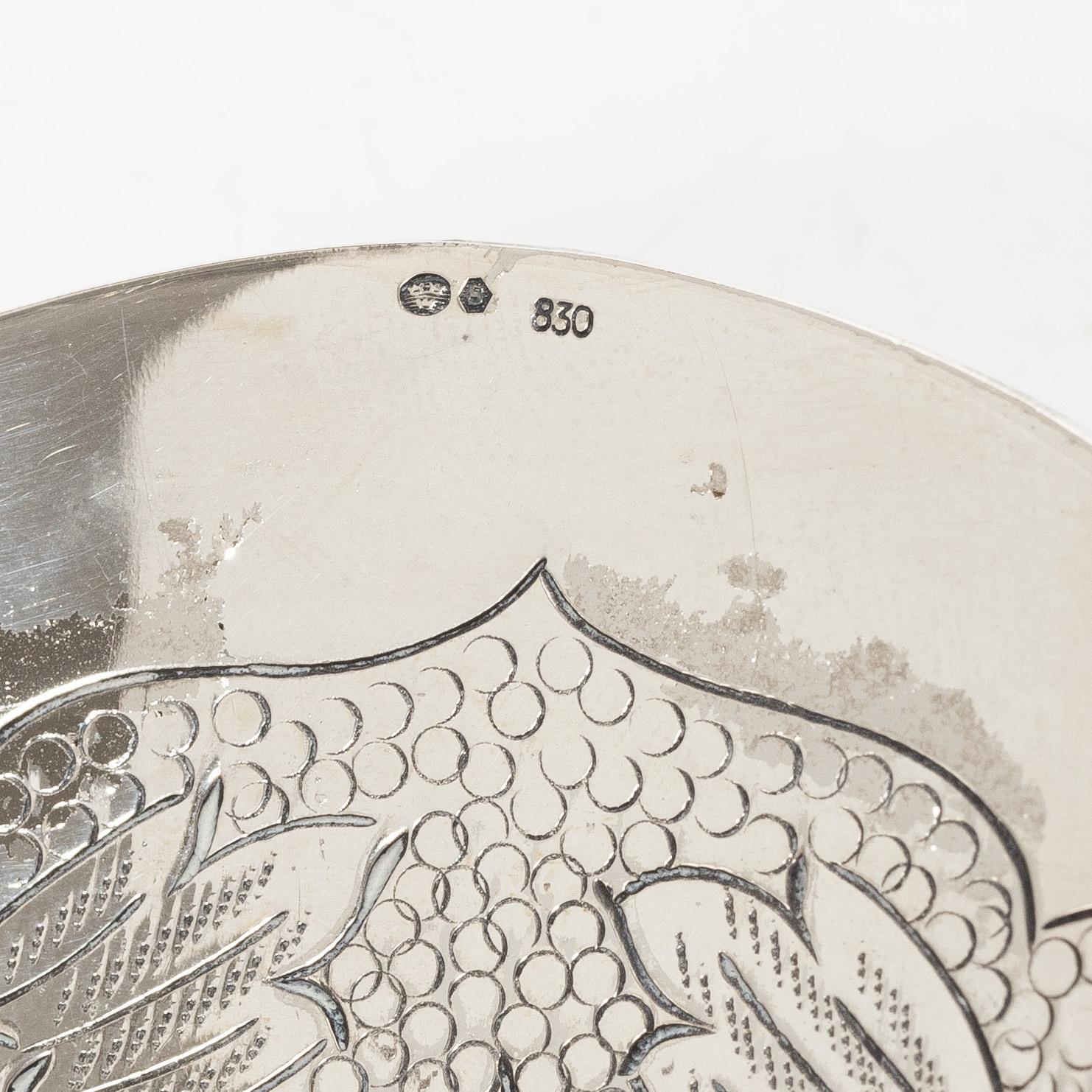 Bowl on feet, silver, 20th century.