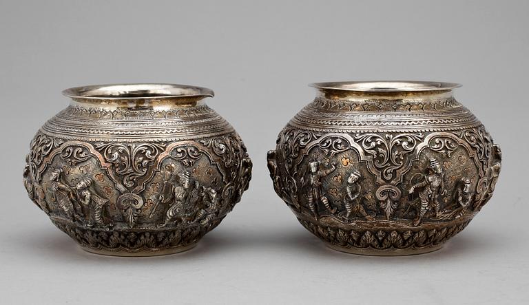 SKÅLAR, silver, ett par, Indien, 1900-tal, totalvikt ca 504 gram.