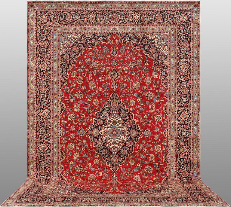 A Keshan carpet, c. 490 x 306 cm.