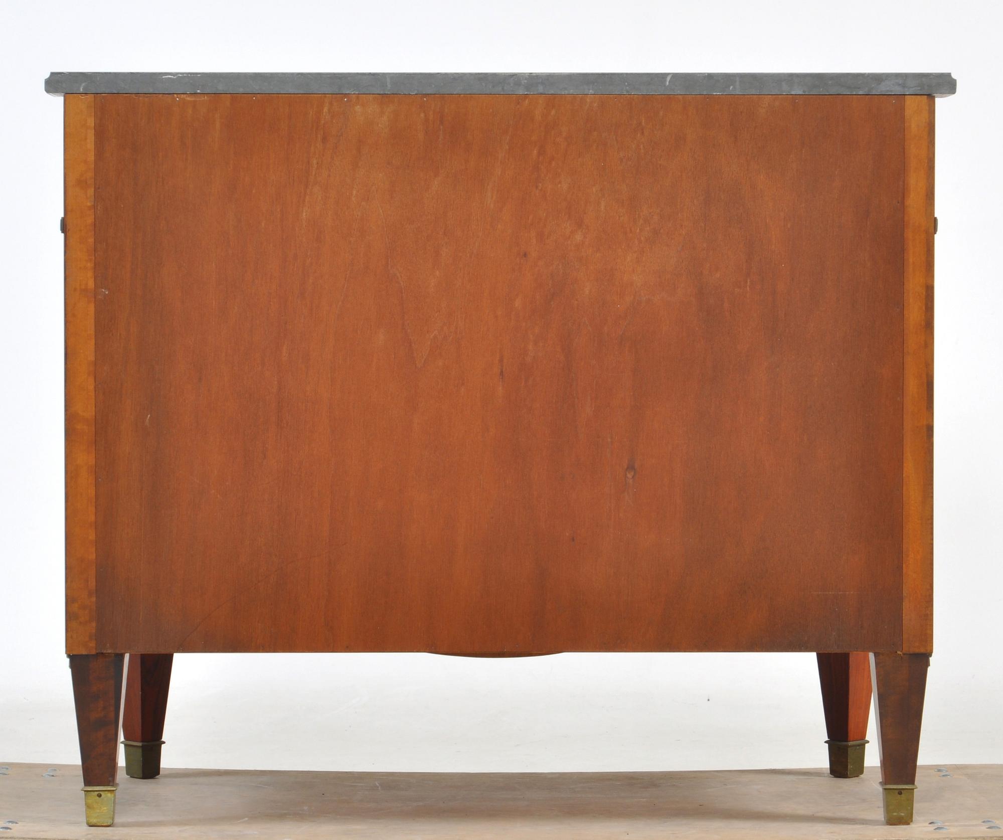 BYRÅ, gustaviansk stil, 1900-tal.