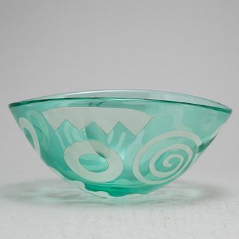 GUNNEL SAHLIN, a glass bowl, signed, from Orrefors Unique.