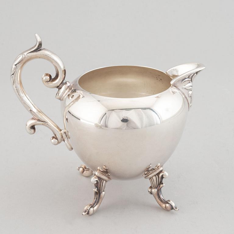 A rococo-style silver plated coffee- and tea service, Birmingham Silver Co, USA, 20th century. (7 pieces).