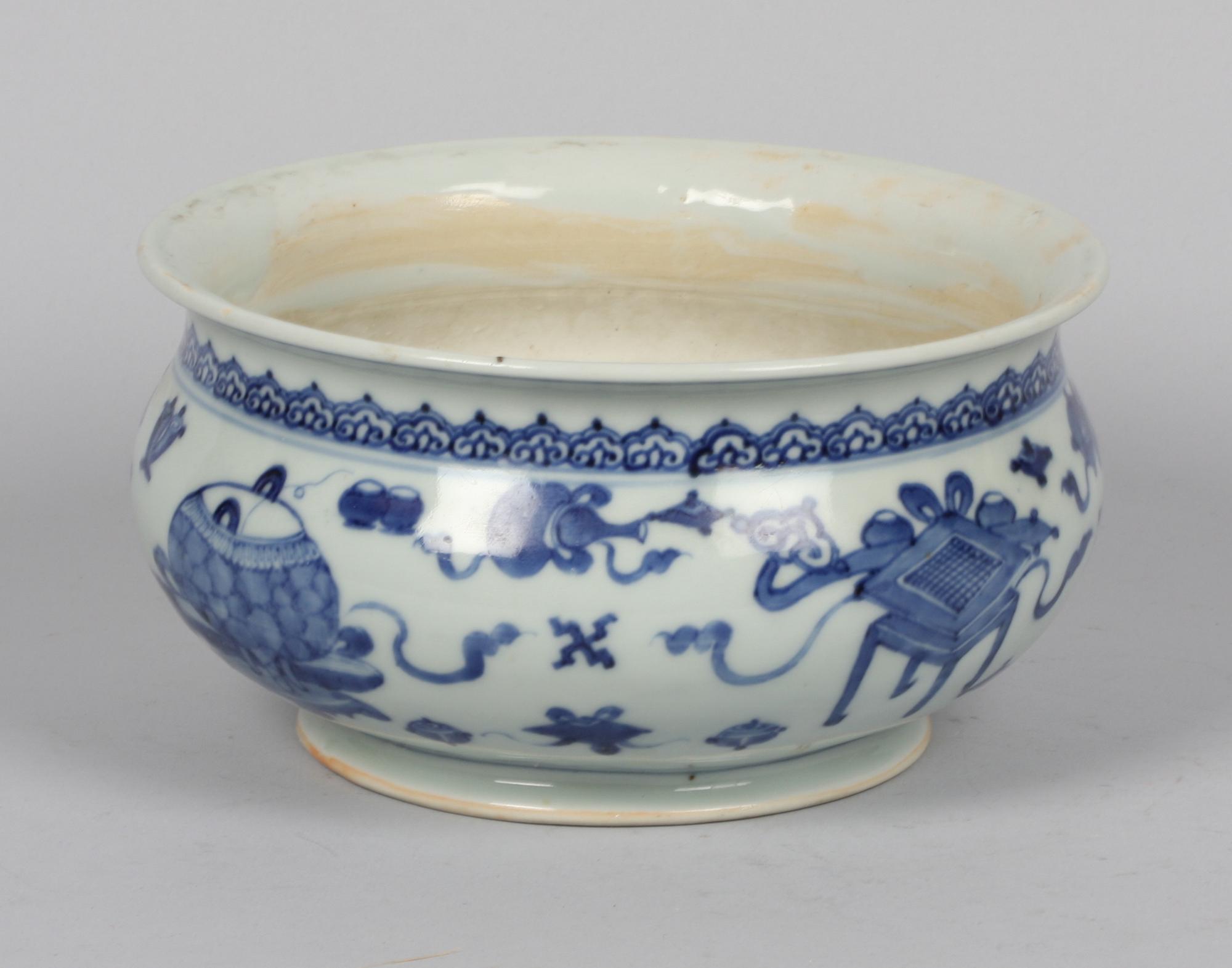 RÖKELSEKAR, porslin. Kina. 1700-tal.