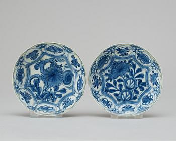292. A set of two blue and white dishes, Ming dynasty.